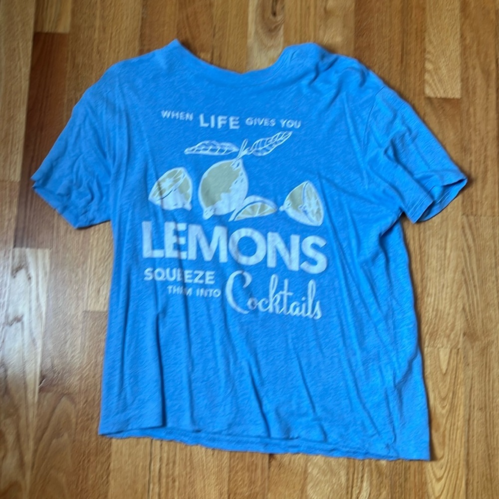 Great condition! Abercrombie graphic tee